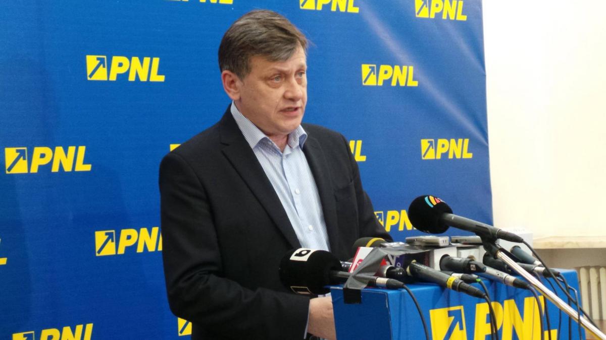 Consiliul National al PNL valideaza candidatura lui Crin Antonescu la prezidentiale 2025