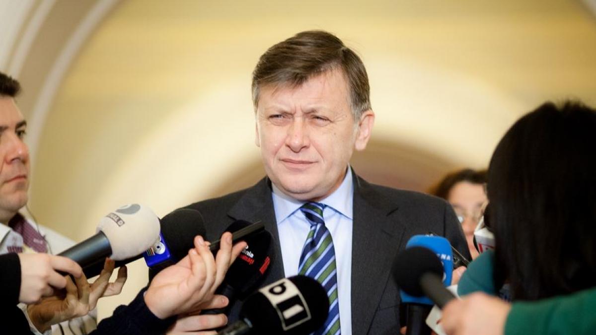 Crin Antonescu avertizeaza ca de ani se implanteaza teorii conspirative in mintea romanilor Fenomenul sa extins ca o infectie