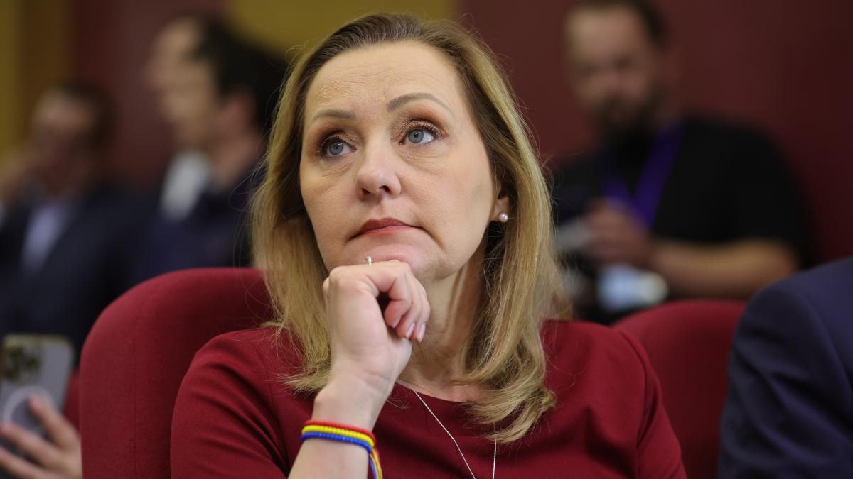 Elena Lasconi ii cere explicatii lui Klaus Iohannis Cum de nu avem responsabili
