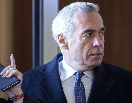 ICCJ a respins cererea lui Calin Georgeascu de reluare a turului doi al alegerilor prezidentiale Decizia este definitiva