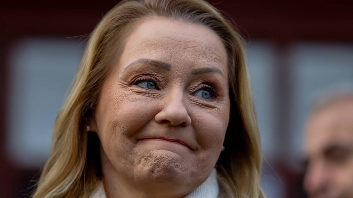 Lasconi afirma ca Antonescu este o marioneta intr un joc al puterii Ciolacu si protectorul sau Iohannis se joaca cu democratia