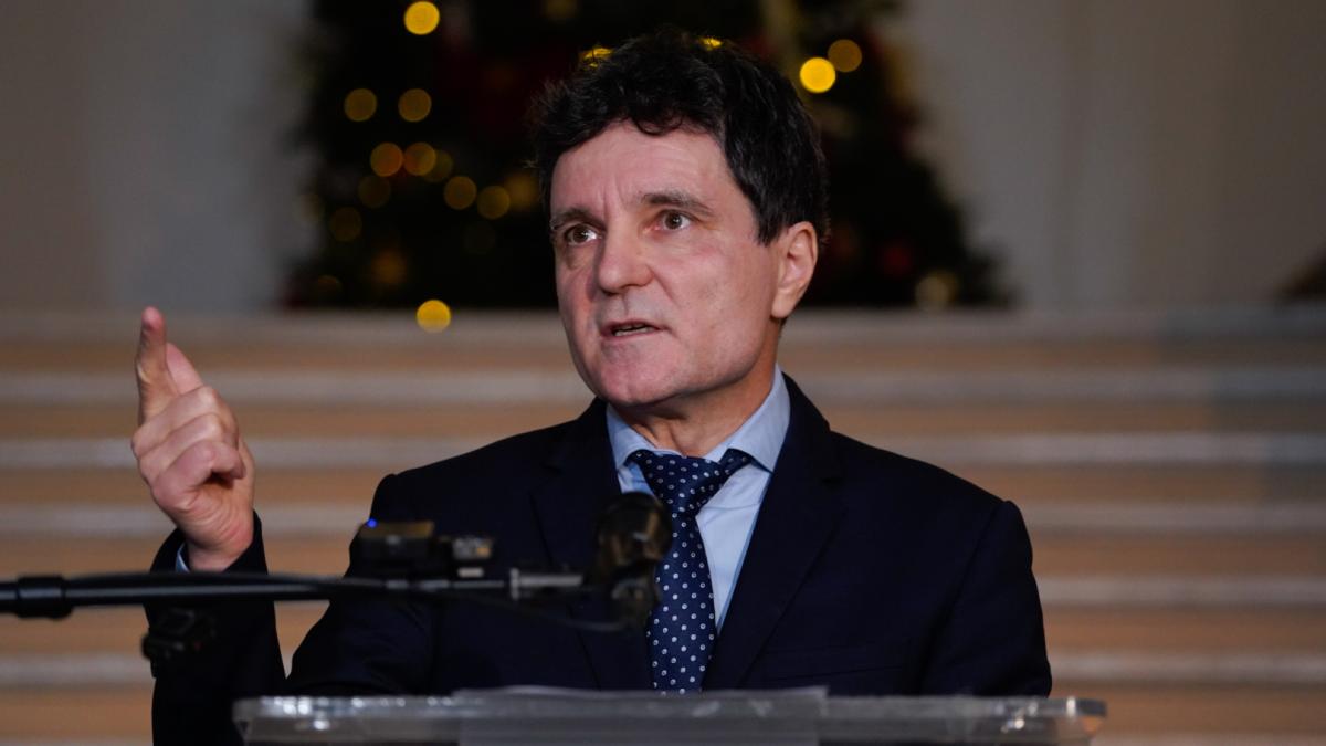 Nicusor Dan dupa ce Crin Antonescu s a suspendat din cursa pentru Cotroceni Nu poti cere validarea de la Craciun la Revelion