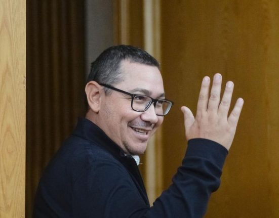 Ponta Am jucat golf cu Trump Despre Crin Antonescu Daca ai trait 10 ani din banii sotiei nu esti serios cand vrei sa fii presedinte