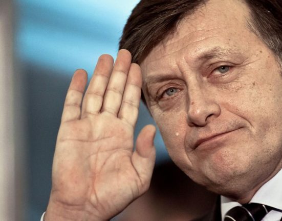 Surse Cine sunt cei 7 care l ar putea lasa pe Crin Antonescu fara candidatura Pe cine testeaza PSD si PNL