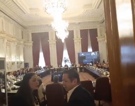 Circ in Parlament pentru suspendarea lui Iohannis doi senatori SOS si au retras semnaturile doi USR isti au semnat
