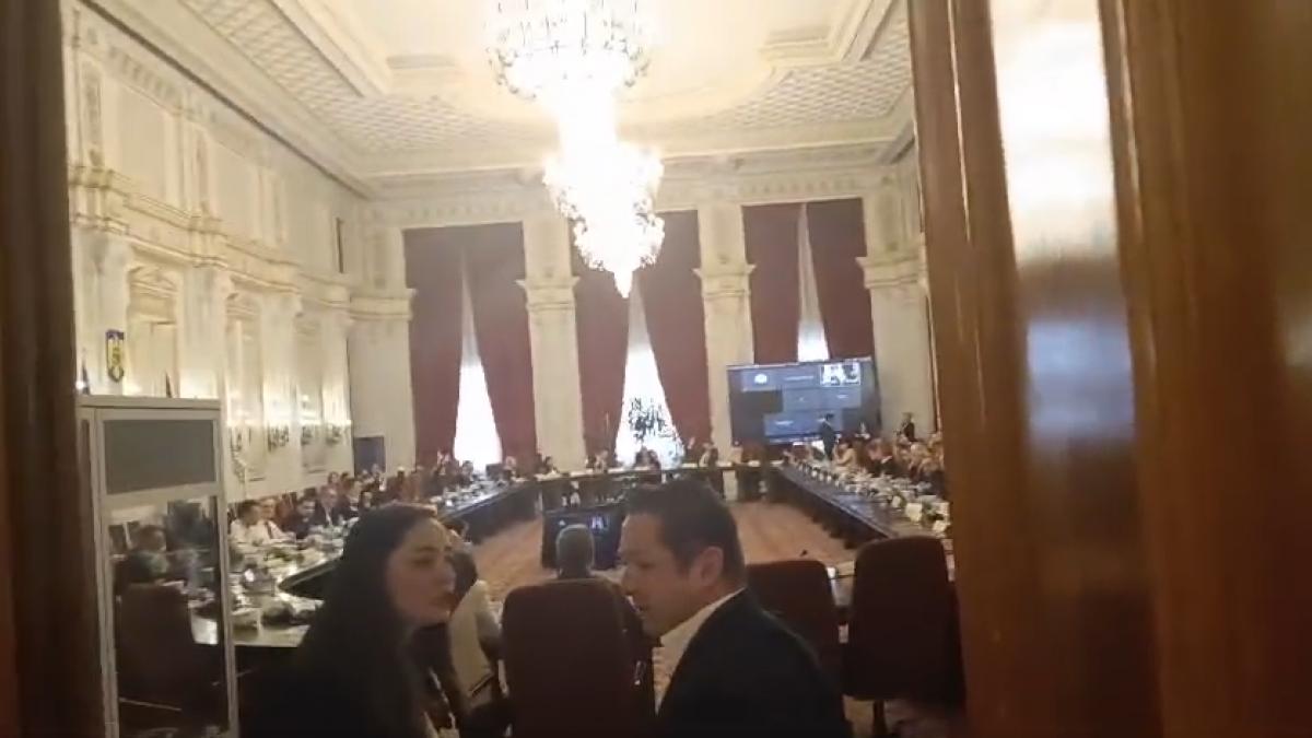 Circ in Parlament pentru suspendarea lui Iohannis doi senatori SOS si au retras semnaturile doi USR isti au semnat