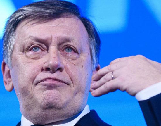 Crin Antonescu o acuza pe Lasconi de populism