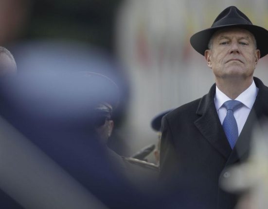 Dupa demisie Klaus Iohannis pierde imunitatea si Vila Lac dar pierdea mai mult prin suspendare
