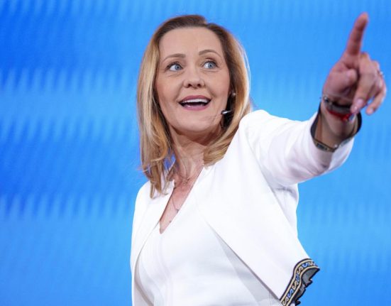 Elena Lasconi Le dau lectii in politica externa