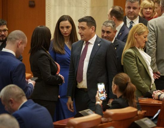 George Simion provoaca scandal in Parlament Cele mai potrivite pentru eliminare din sectorul public sunt amantele voastre