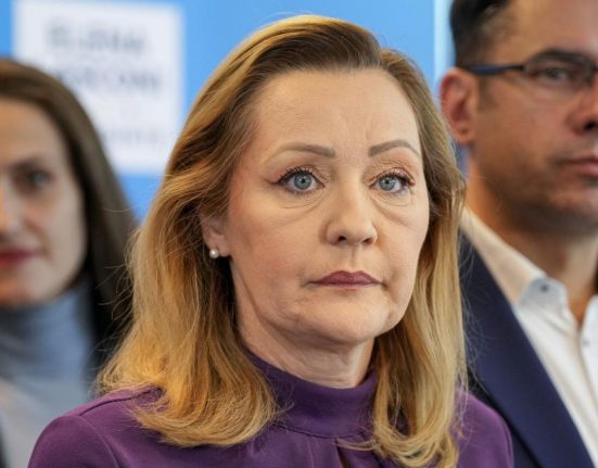 Lasconi nu stie ca parlamentarii sai au semnat cu AUR SOS si POT pentru suspendarea lui Iohannis Ar fi o chestiune populista