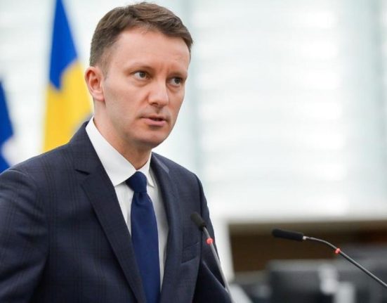 Siegfried Muresan Un presedinte ce sfideaza Europa ne lasa fara fonduri