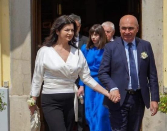 Viata lui Ilie Bolojan drumul de la Alesd la Cotroceni Cine e partenera presedintelui