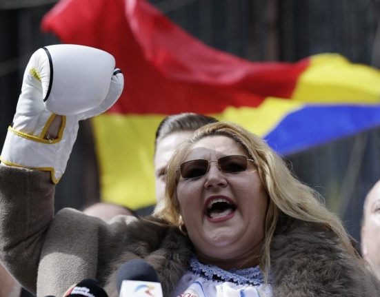 Candidatura Dianei Sosoaca contestata de un fost coleg Avem indoieli privind starea sa psihica
