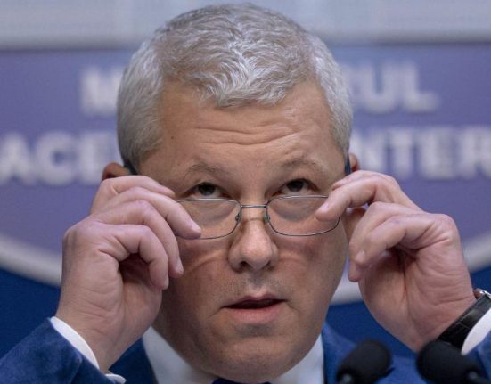 Catalin Predoiu Nu exista democratie cand politicienii se asociaza cu oameni inarmati