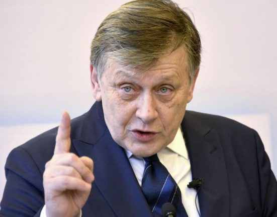 Crin Antonescu Donald Trump are dreptate SUA nu trebuie sa plateasca pentru toti Cred ca 35 din PIB pentru Aparare e posibil