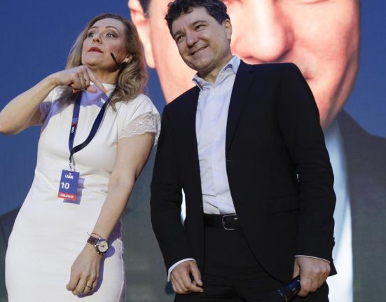 Elena Lasconi sau Nicusor Dan Discutii in USR despre continuare Am primit semnale sa ramana unul singur