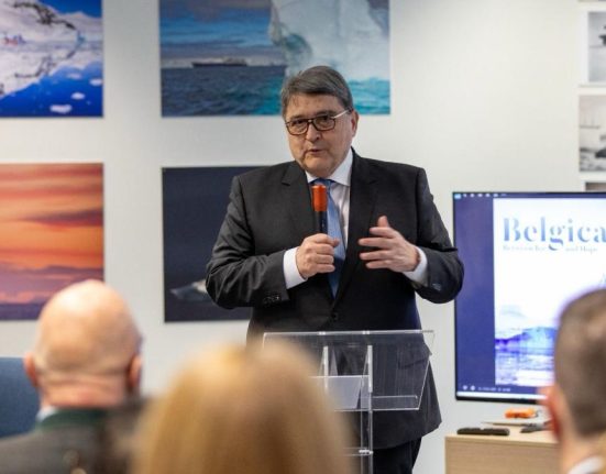 Emil Hurezeanu la inaugurarea noului sediu consular