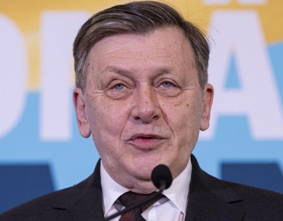 Fechet despre Crin Antonescu Indeplineste conditiile pentru a fi presedinte Are ambitia sa repuna Romania pe drumul corect