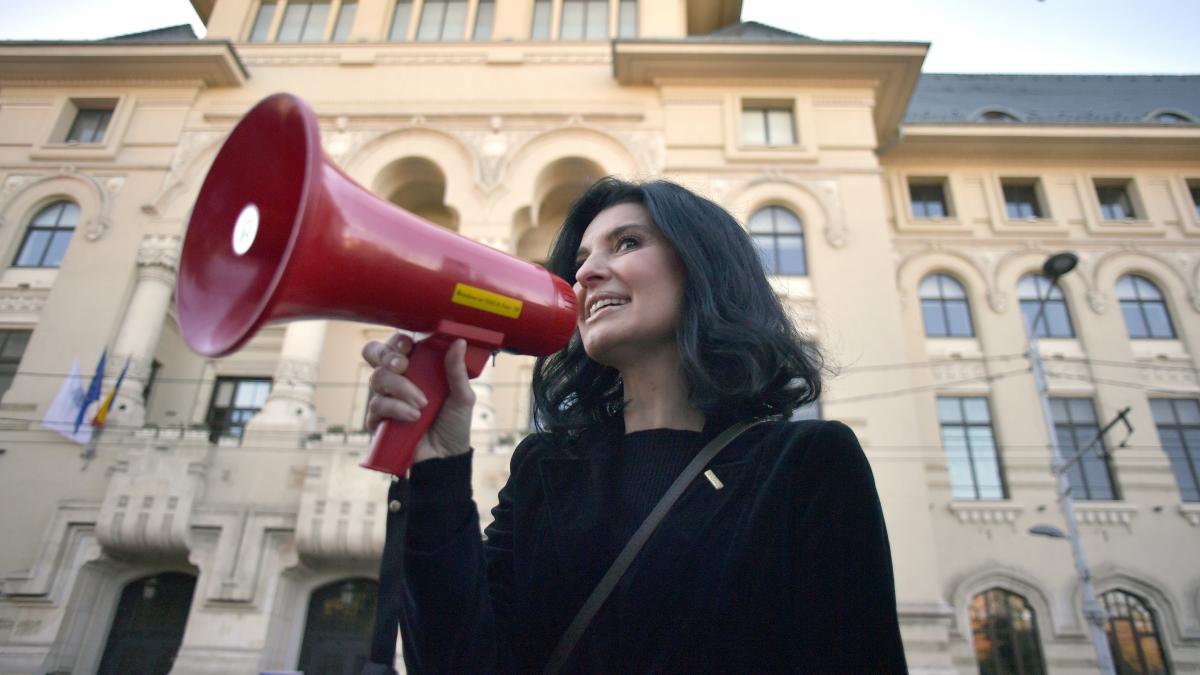 Lavinia Sandru Favoritii din birouri au cedat in fata votului real Un mesaj despre adevar sondaje si Romania reala
