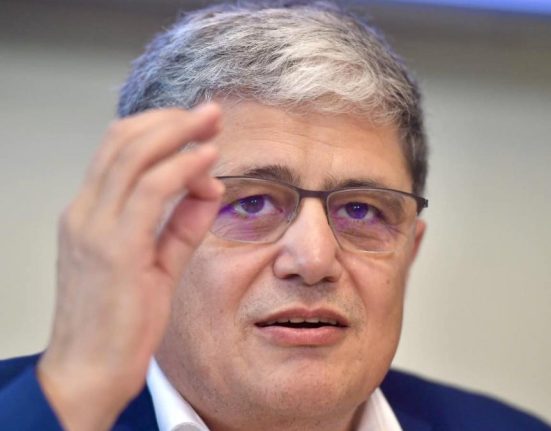 Ministrul Marcel Bolos chemat la Comisia pentru afaceri europene