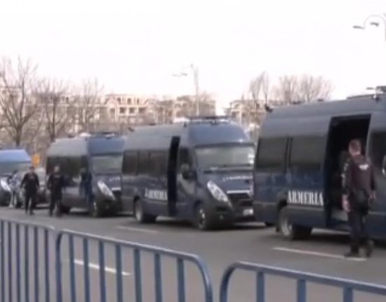 Mobilizare de forte la CCR Decizie privind candidatura lui Georgescu cu 25 de dube ale Jandarmeriei pentru asigurarea ordinii
