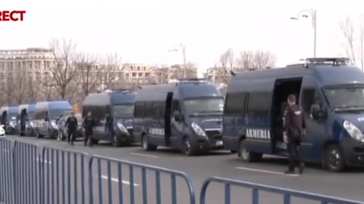 Mobilizare de forte la CCR Decizie privind candidatura lui Georgescu cu 25 de dube ale Jandarmeriei pentru asigurarea ordinii