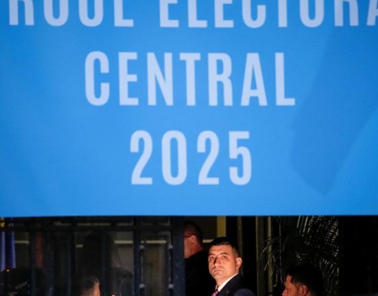 AUR a cerut stergerea postarii lui C T Popescu decizia BEC
