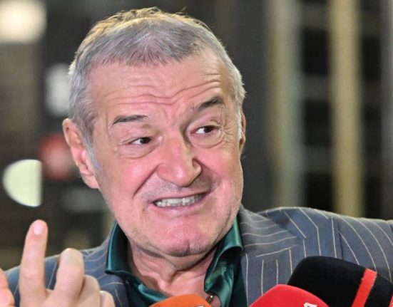 Becali despre Ponta A gresit ca s a laudat