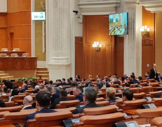 Circ in Parlament Sefa POT tipa la Predoiu Ministrul de Interne Provocati curenti de aer verbali