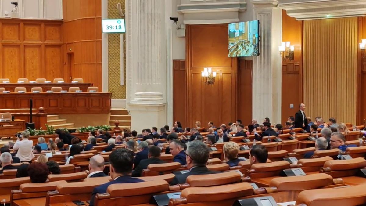 Circ in Parlament Sefa POT tipa la Predoiu Ministrul de Interne Provocati curenti de aer verbali