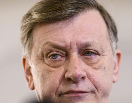 Crin Antonescu Intr un fel suntem toti suveranisti uni seriosi alti cu tumbe si sepcute rosii
