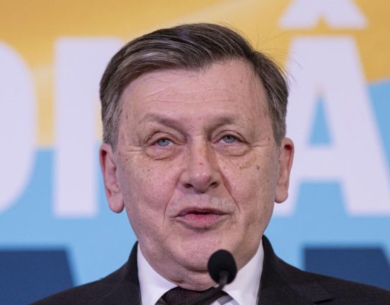 Crin Antonescu Nu voi cere pensie speciala de parlamentar