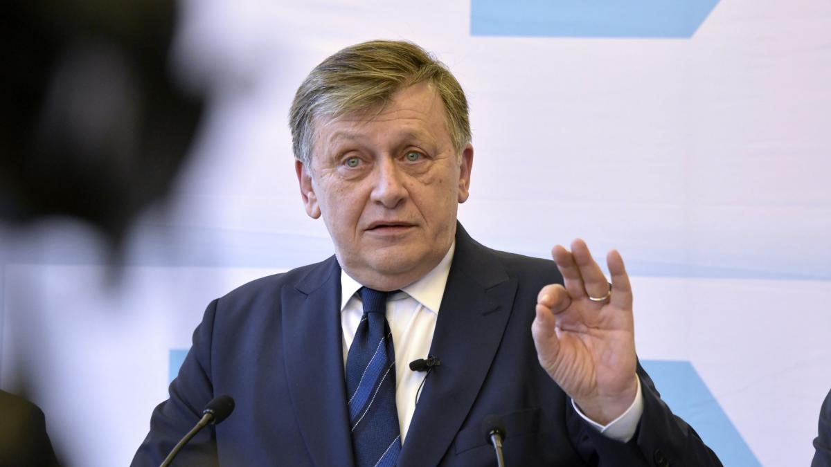 Crin Antonescu a venit la CNSAS pentru documente cerute Decizia mea Niciun lider al coalitiei nu mi a cerut nimic