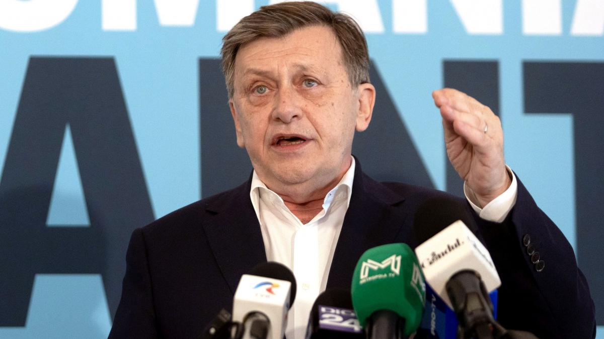 Crin Antonescu critica magistratii ce ies la pensie la 48 de ani Gest imoral