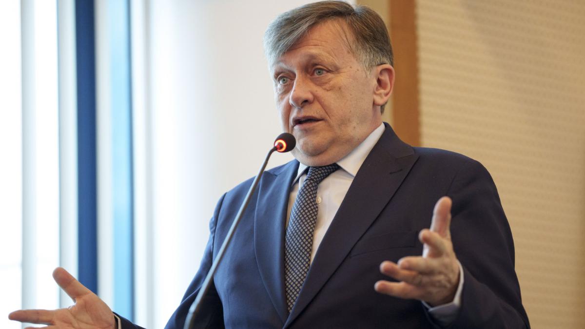 Crin Antonescu indeamna romanii sa voteze pe 4 mai