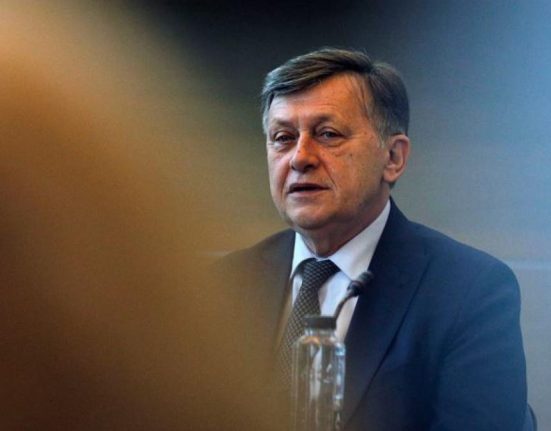 De ce Crin Antonescu il aseamana pe Ponta cu Radu cel Frumos Turcii au dorit unul mai educat si mai supus