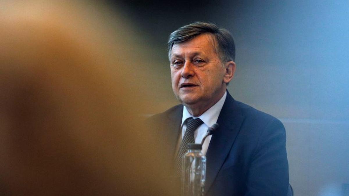 De ce Crin Antonescu il aseamana pe Ponta cu Radu cel Frumos Turcii au dorit unul mai educat si mai supus