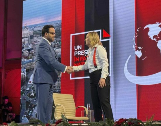Elena Lasconi intrebata despre aderarea Romaniei la NATO Stiu ca in 2004 dar nu data exacta