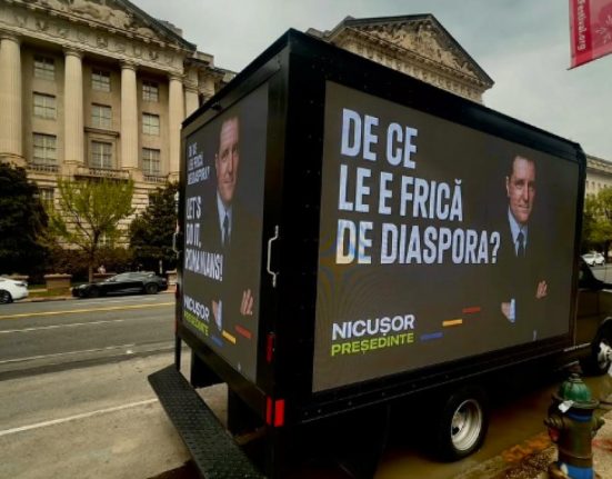 In mijlocul controversei banilor de campanie Nicusor Dan a pus panouri electorale si in Londra Paris sau New York