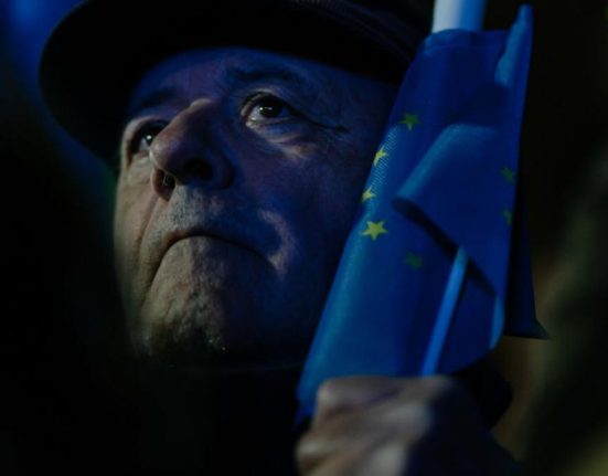 Manipulare online si polarizare politica BBC analizeaza criza din Romania