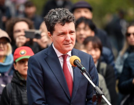 Nicusor Dan despre folosirea masinii Primariei in campanie Daca ma duce acasa poate sa ma duca si la o dezbatere