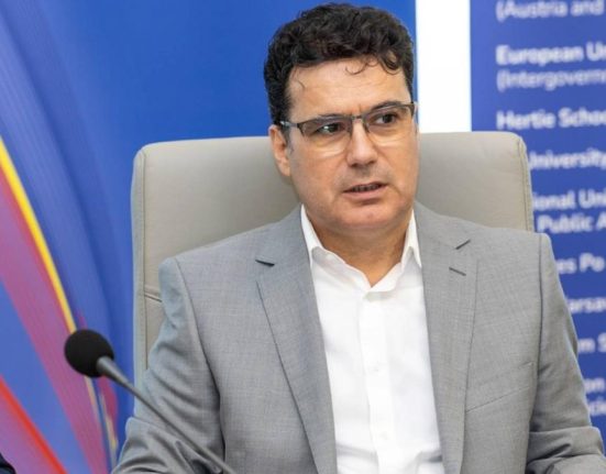 Remus Pricopie Simion poate castiga turul doi Pro europenii trebuie sa cada de acord cum sa l excluda pe Simion