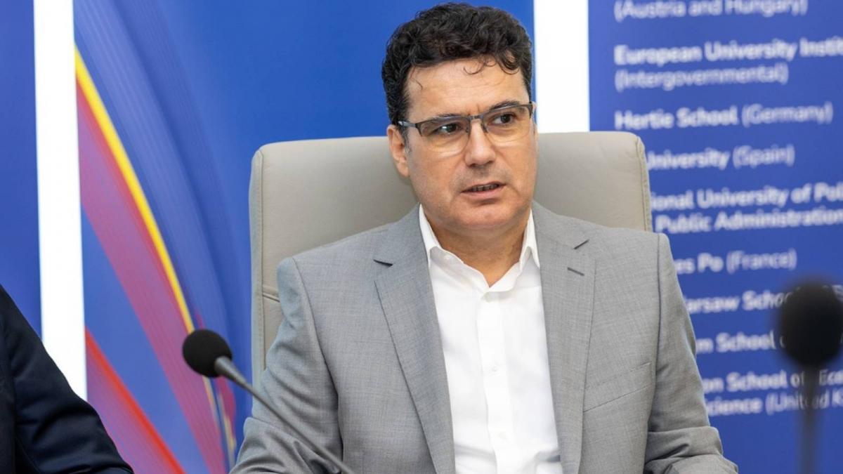 Remus Pricopie Simion poate castiga turul doi Pro europenii trebuie sa cada de acord cum sa l excluda pe Simion