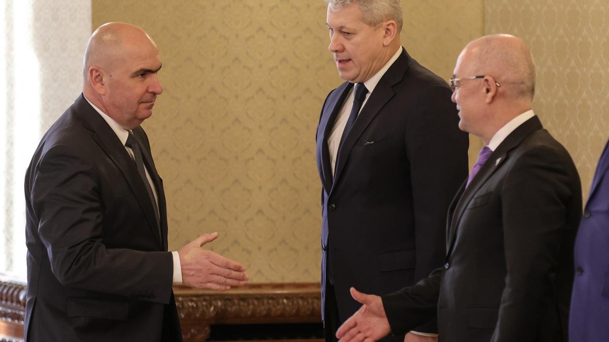 Surse Emil Boc posibil judecator la CCR Cine candideaza pentru cele trei posturi libere vara aceasta