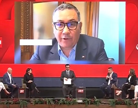 Victor Ponta si a vopsit parul ca Calin Georgescu