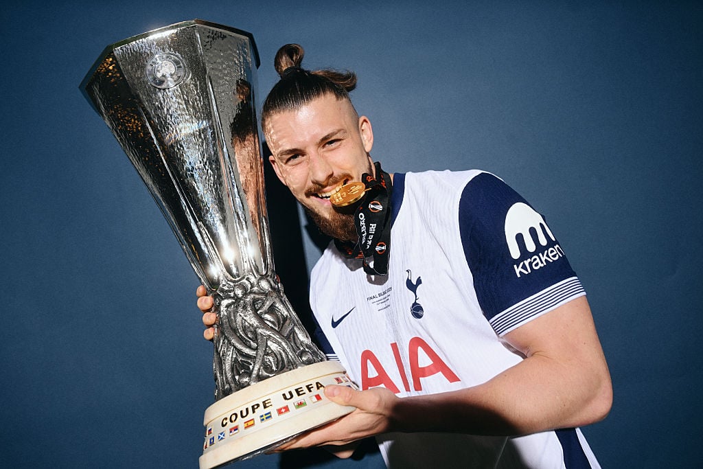 370 de euro pe minut pentru Dragusin Bonus important dupa victoria lui Tottenham in Europa League