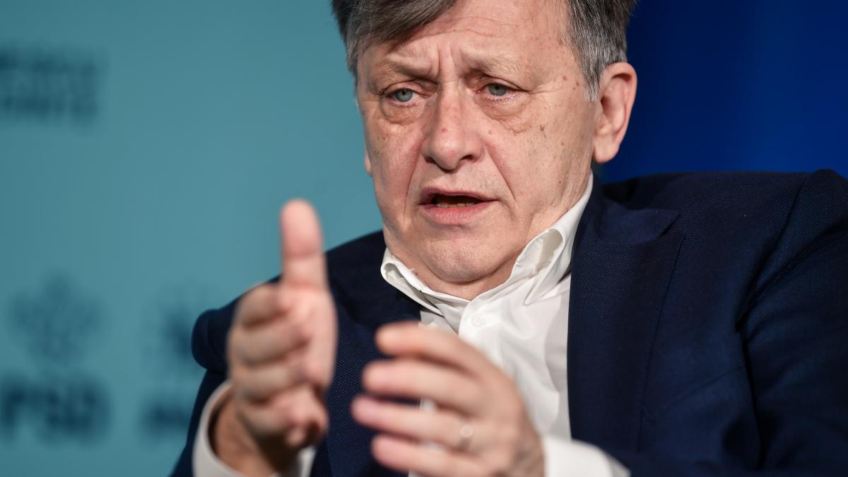 Crin Antonescu il acuza pe Nicusor Dan ca a refuzat clinica