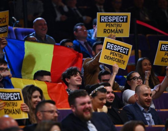 De ce voteaza oamenii mincinosii din politica