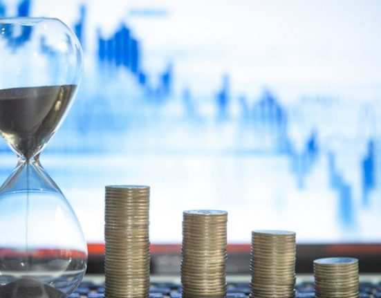Mircea Cosea Multi bani au parasit Romania recent Mi e teama ca iesirile vor continua Cursul nu va reveni la 5 lei euro